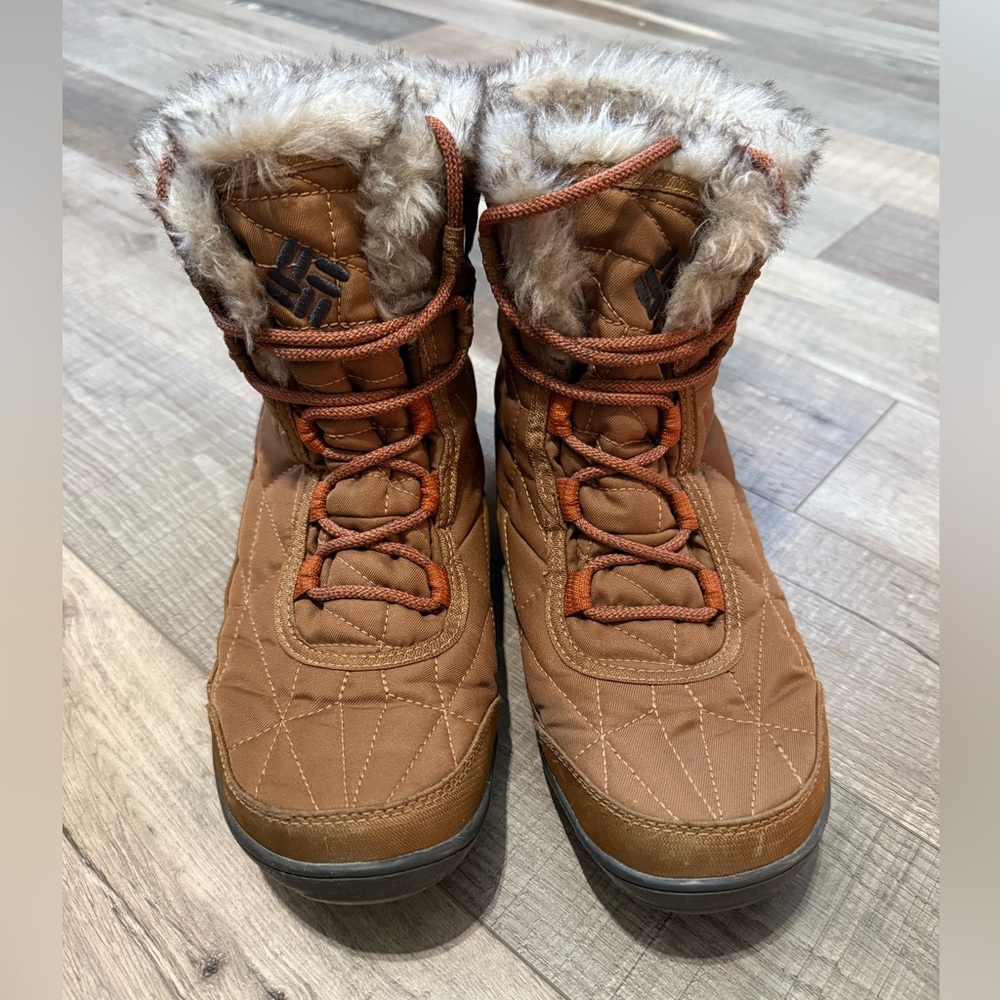 Columbia Brown Lace Up Boots with Fur Trim
